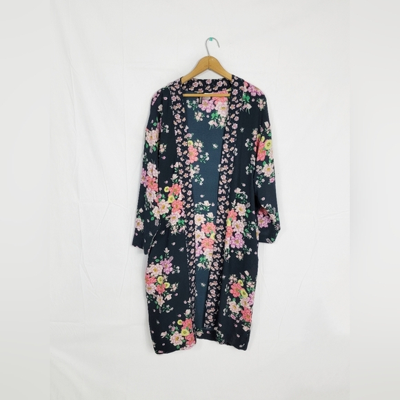 Women's Medium Divided Floral Kimono Cardigan - Picture 1 of 3